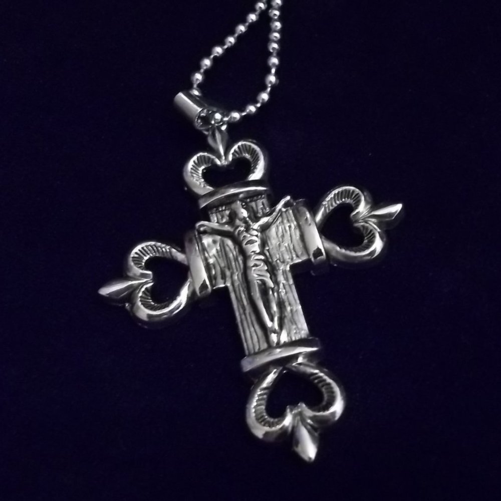 🛍️❤️Gothic Cross Necklace🛍️❤️
